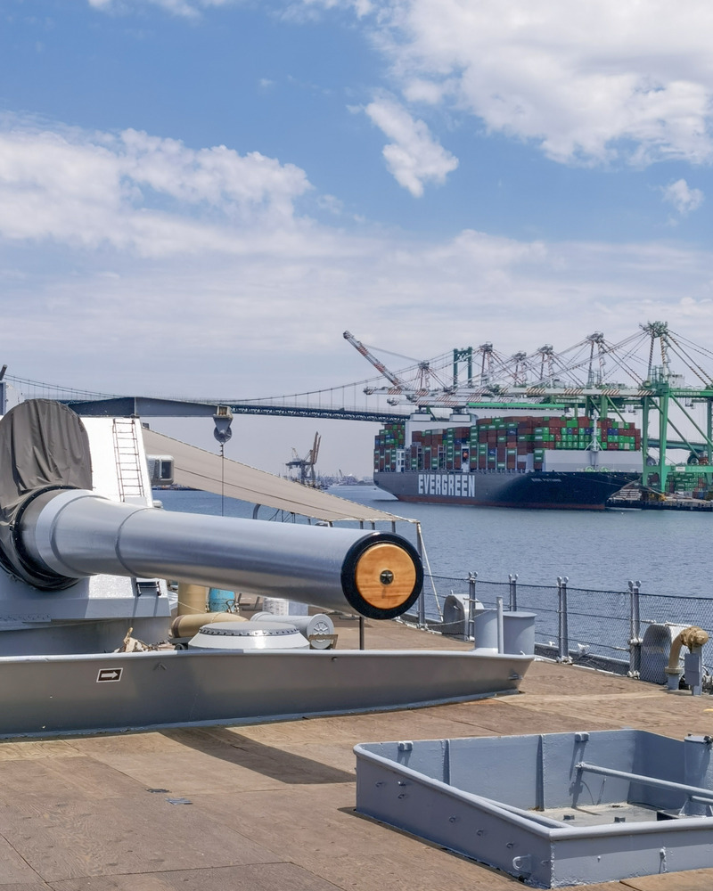 USS Iowa and the Ever Future container ship
